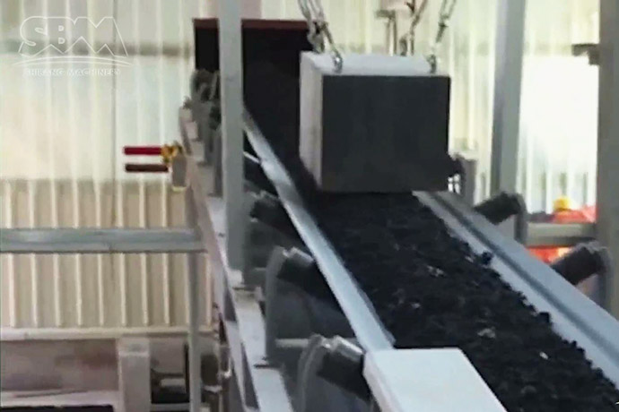 越南時產(chǎn)15噸煙煤磨粉線